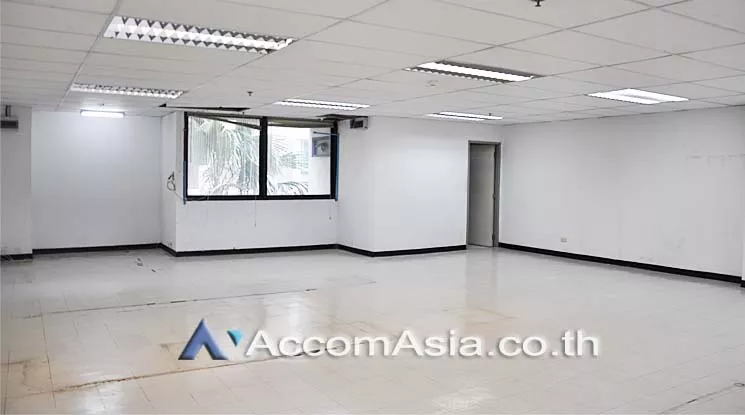  1  Office Space For Rent in Silom ,Bangkok BTS Surasak at S and B Tower AA10480